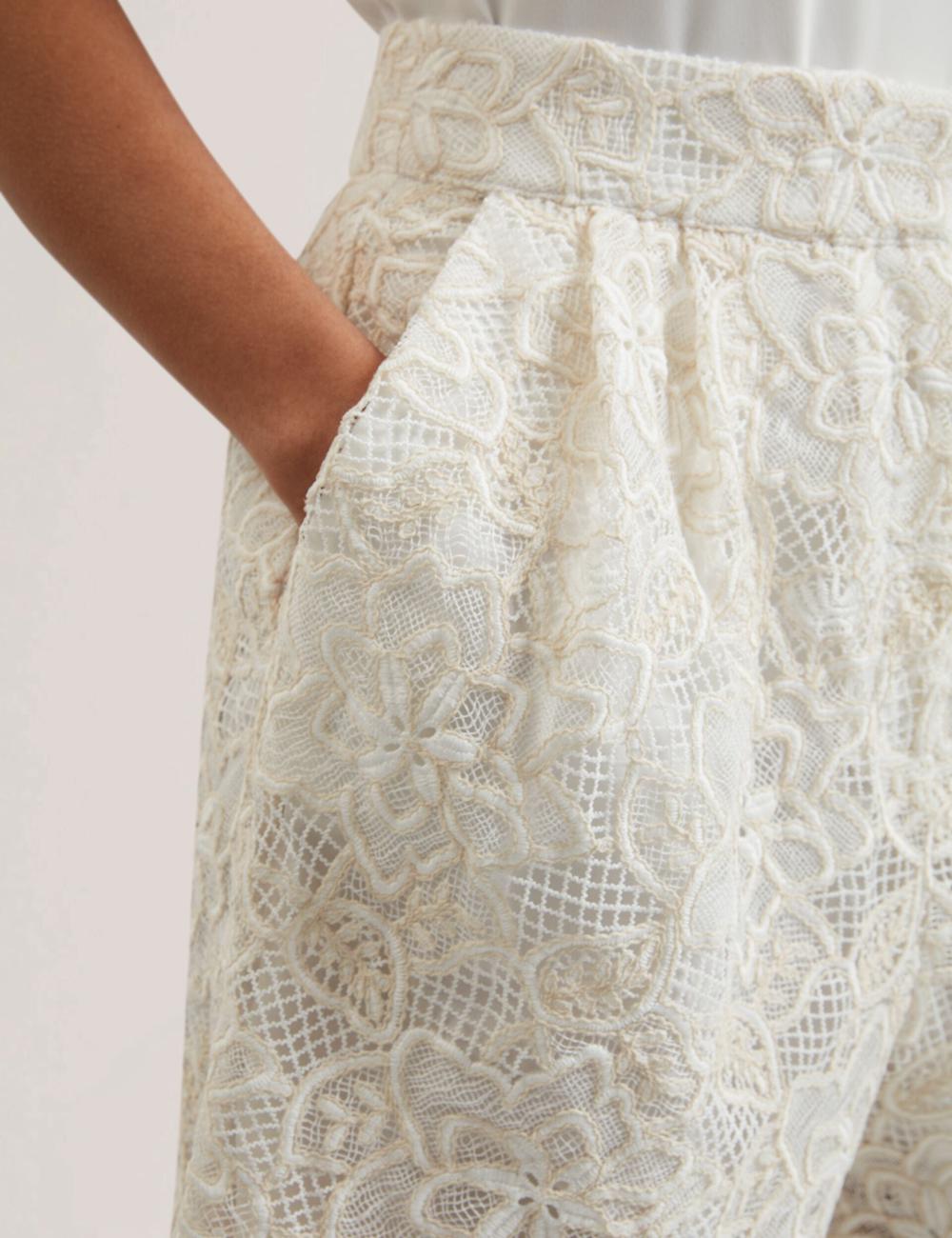 Ted Baker BOWIA - Lace High Waisted Tailored ショートパンツ レディース Ivory | Japan  VIKD-53107