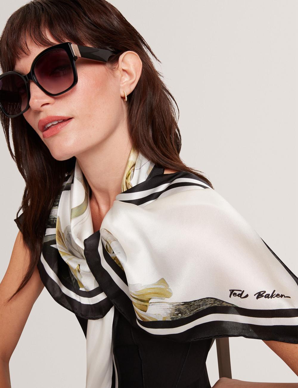 Ted Baker IRISSI - Floral Graphic Print Square Silk スカーフ レディース Ecru | Japan  LPSM-15428