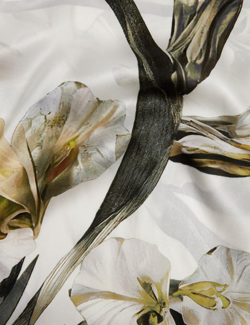 Ted Baker IRISSI - Floral Graphic Print Square Silk スカーフ レディース Ecru | Japan  LPSM-15428