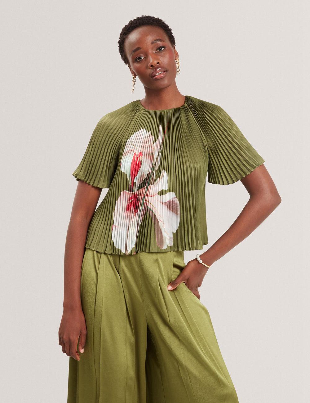 Ted Baker LIONAA - Floral Graphic Pleated Satin Short Sleeve ブラウス レディース 緑 | Japan  HPEL-91054