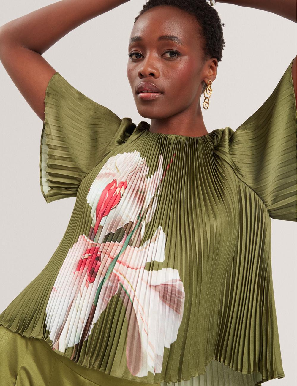 Ted Baker LIONAA - Floral Graphic Pleated Satin Short Sleeve ブラウス レディース 緑 | Japan  HPEL-91054