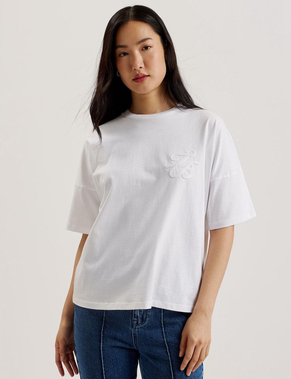 Ted Baker MALORRY - Embroidered Logo Boxy Cotton Tシャツ レディース 白 | Japan  UTIR-47908