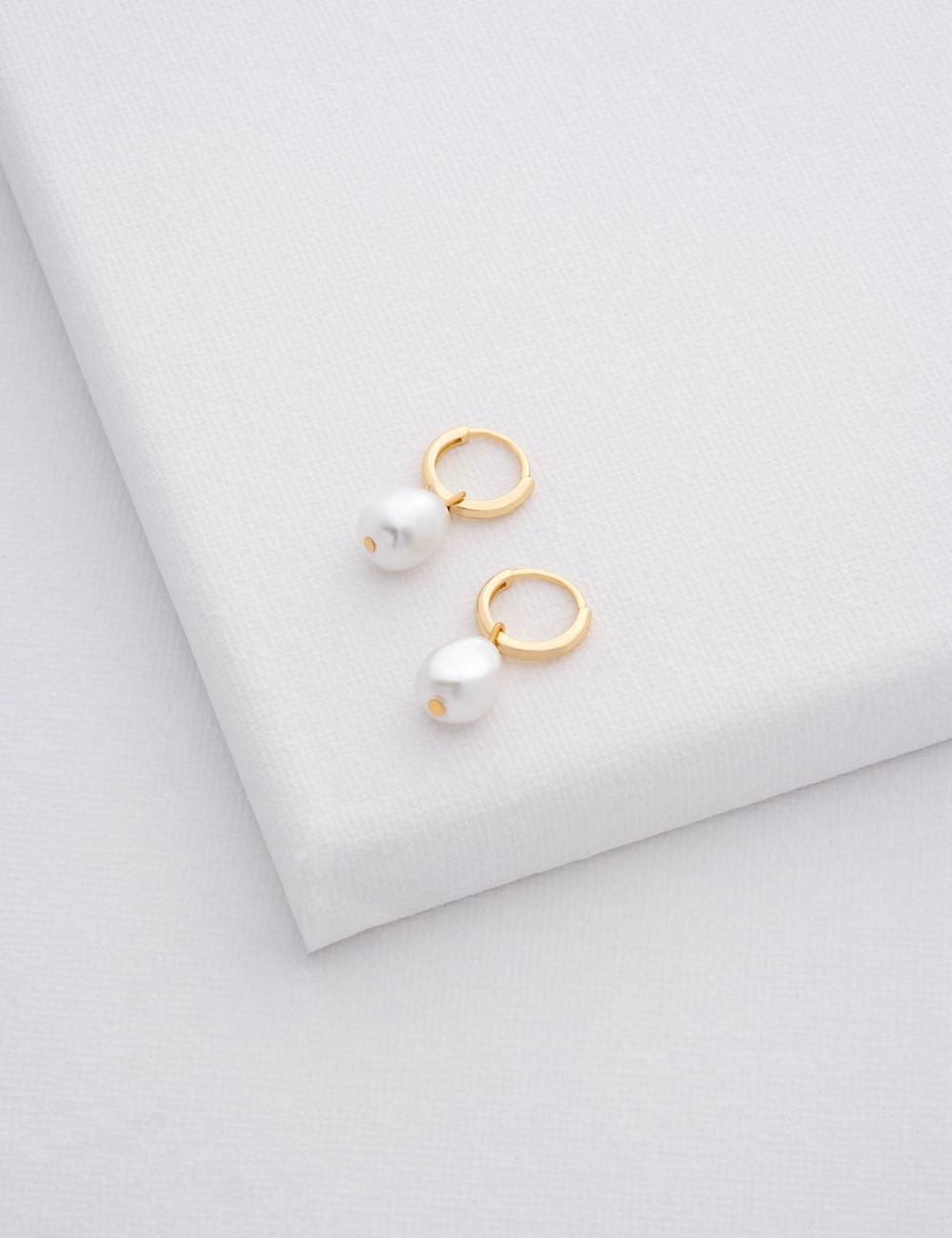 Ted Baker PERIAA - Pearl Drop Pendant Huggie ピアス レディース ゴールド | Japan  MEPQ-75204